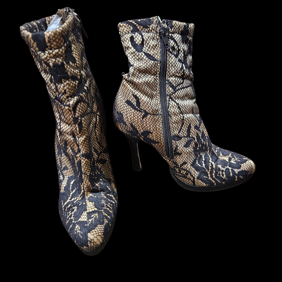 Shoes - Elegant Lace Patterned Ankle Boots